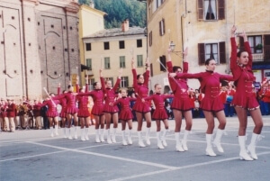 Majorettes a Barge